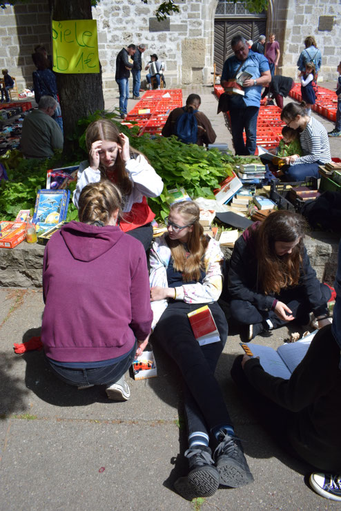 Bücherrettungsmarkt auch im Regen