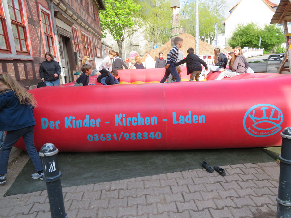 KILA freut sich über Äpfel